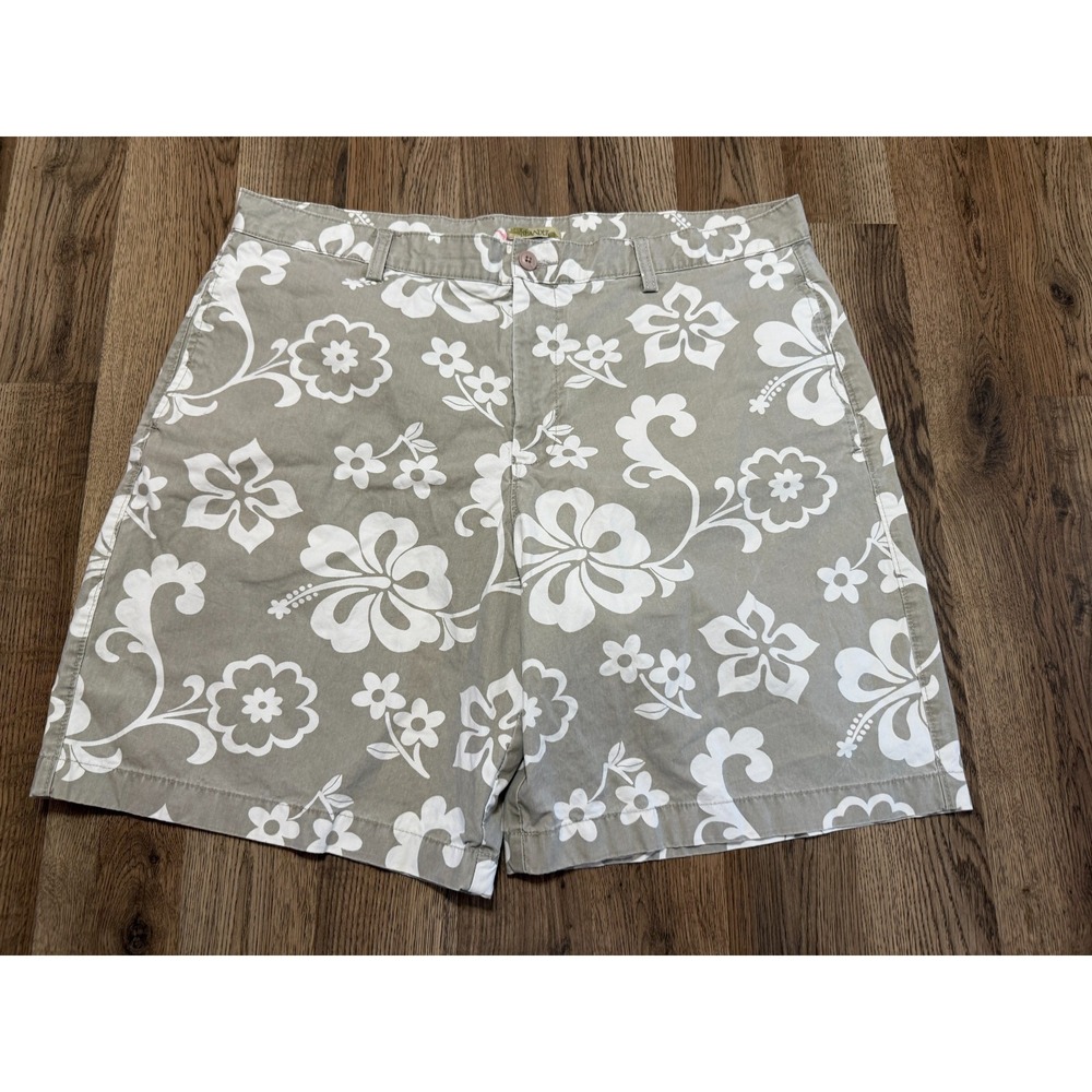 Islander Shorts, Men's Size 40, Grey White, Floral, Flat Front, Casual